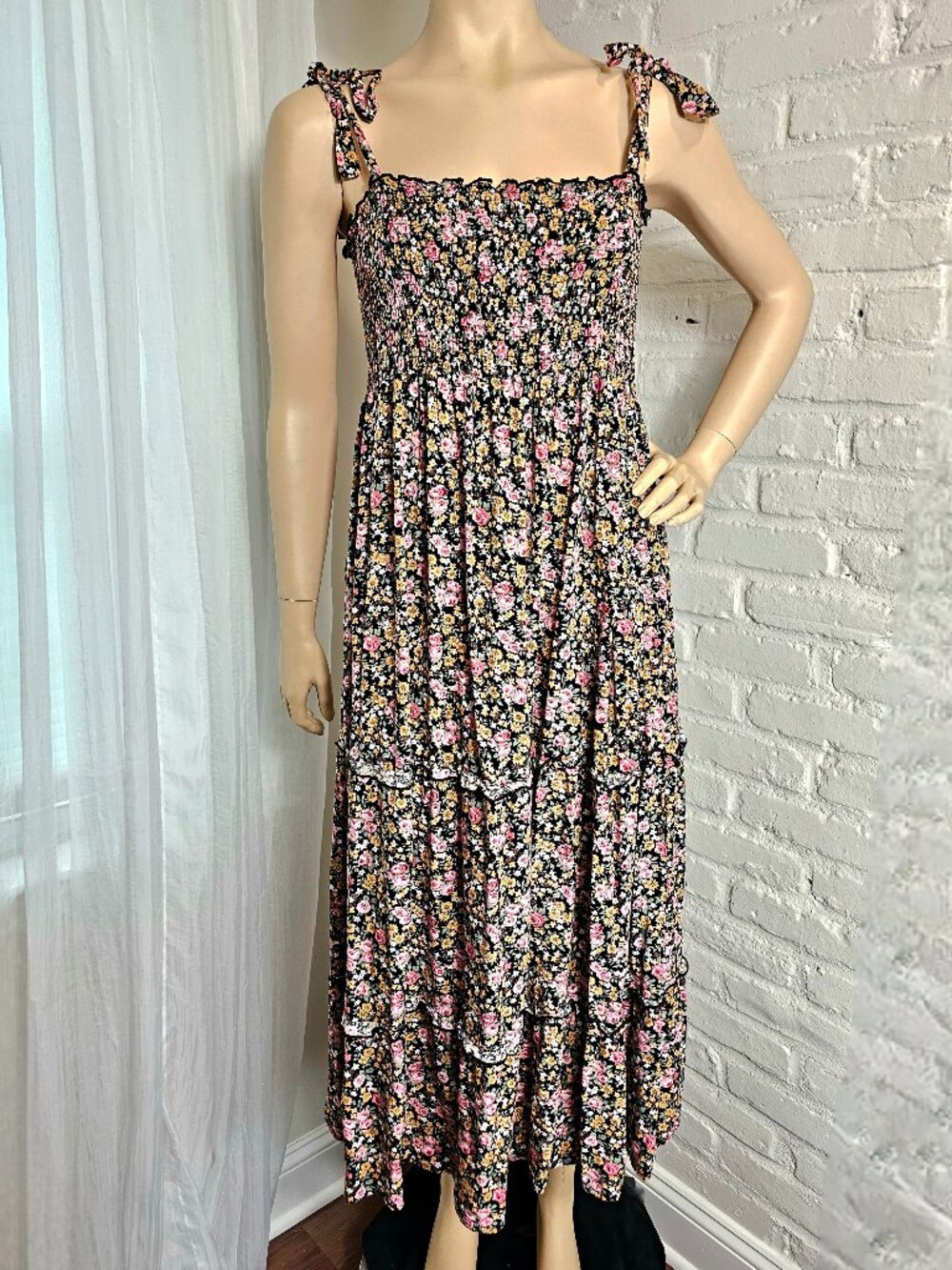 Elloh Black Floral Smocked Tie-Shoulder Maxi Dress Large